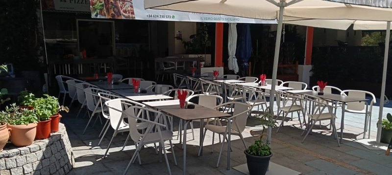 Bar o restaurante en Playa Bajadilla-puertos, Marbella, foto 1